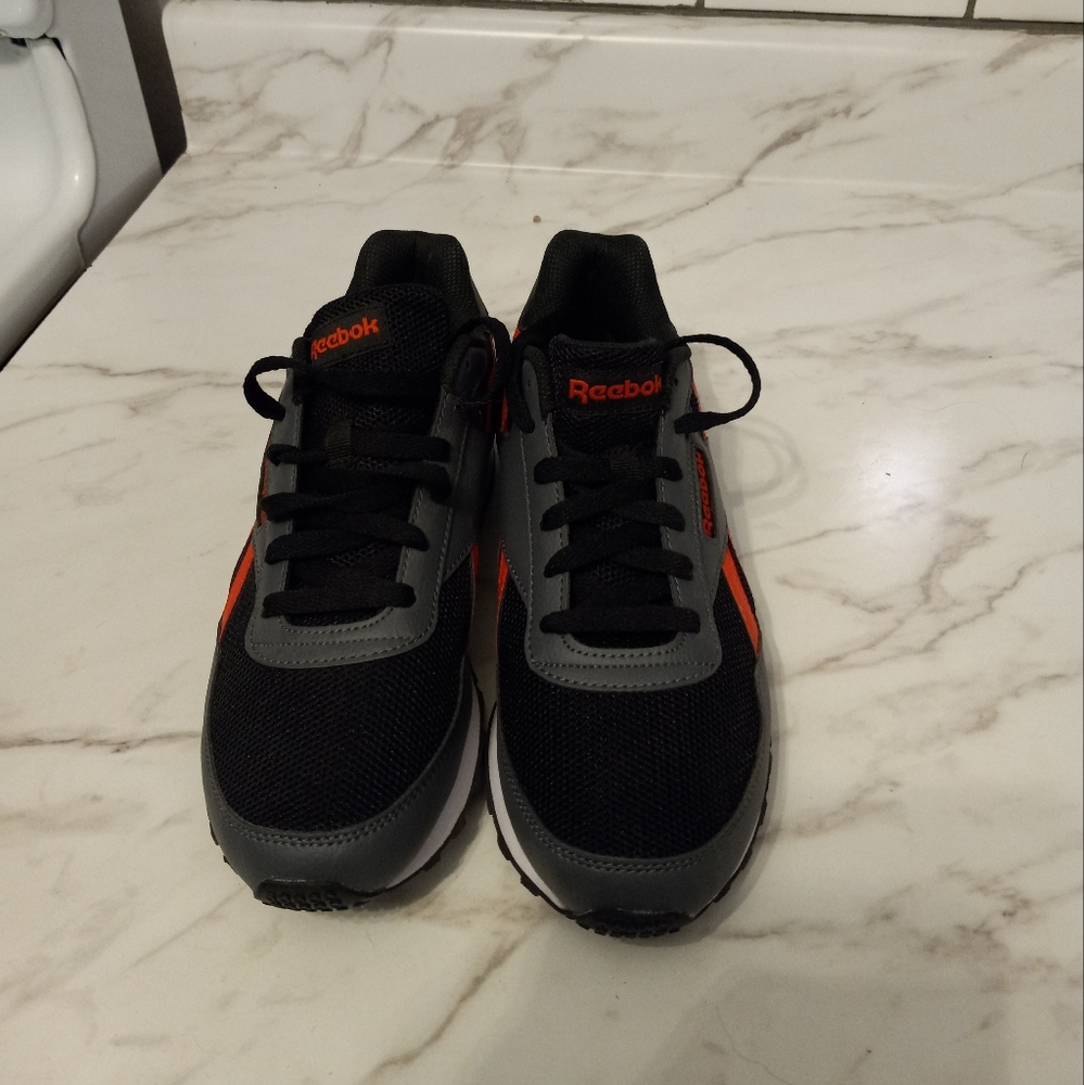 Reebok Classic size 7 unisex